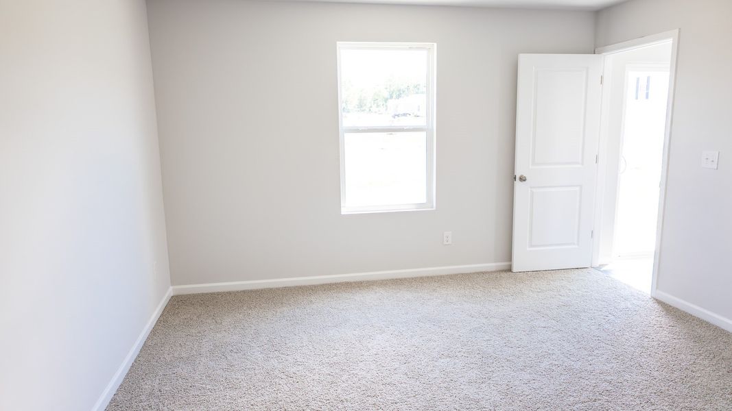 Spacious, unfurnished interior of a new home in Saddle Trace, Lewisburg (Image 29).