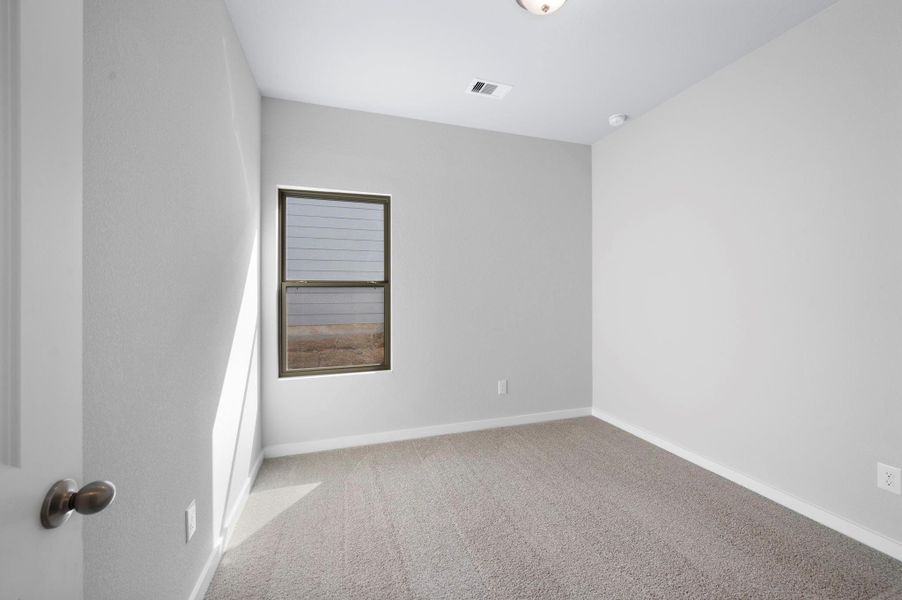 Spacious, unfurnished interior of a new home in Westridge Cove, Conroe (Image 27).