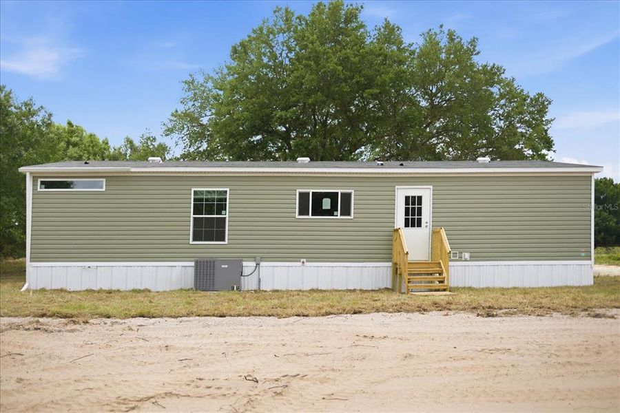 Exterior details and patio area of a home in , Okeechobee (Image 15).
