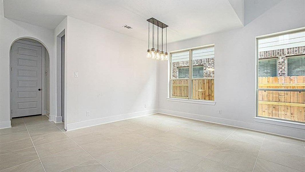 Spacious, unfurnished interior of a new home in Candela, Richmond (Image 17).