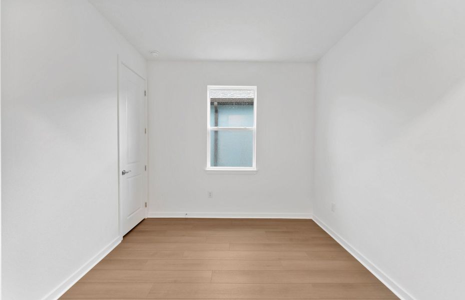 Spacious, unfurnished interior of a new home in Del Webb River Reserve, Spring Hill (Image 16).