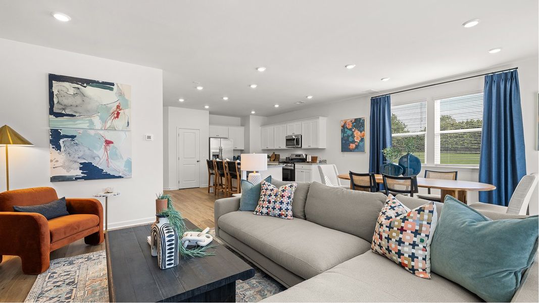 4257 Hawkins Family 3of3 F1 Base2 081325