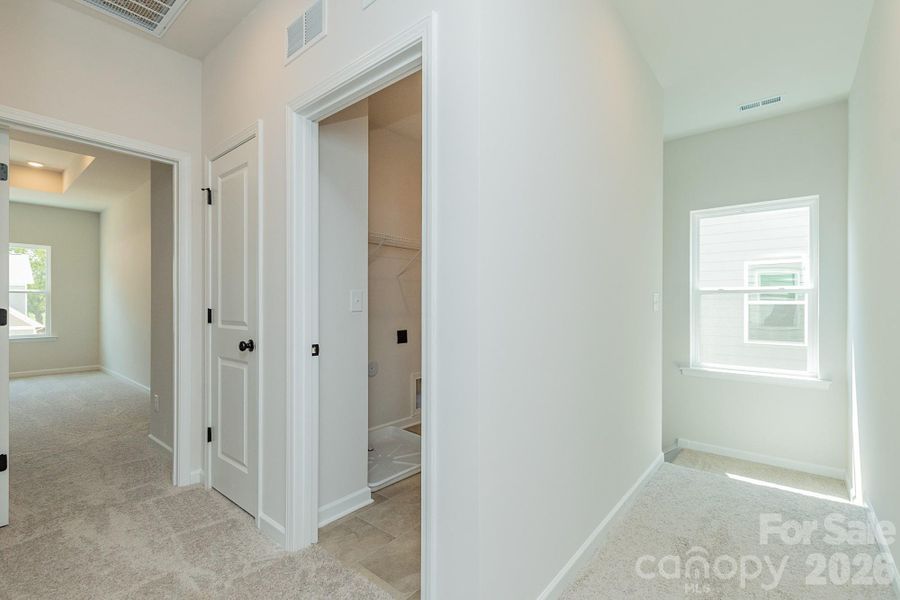 Spacious, unfurnished interior of a new home in Sunset Meadows, Charlotte (Image 22).