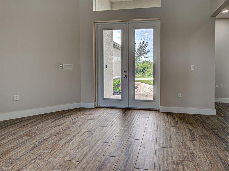 Spacious, unfurnished interior of a new home in , Port Charlotte (Image 36).