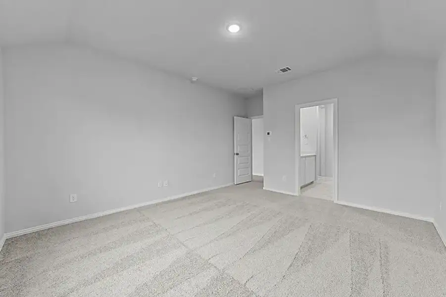 Spacious, unfurnished interior of a new home in Rolling Ridge, Van Alstyne (Image 18).