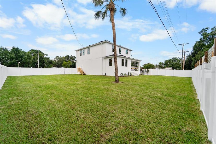 Exterior details and patio area of a home in , Tampa (Image 26).