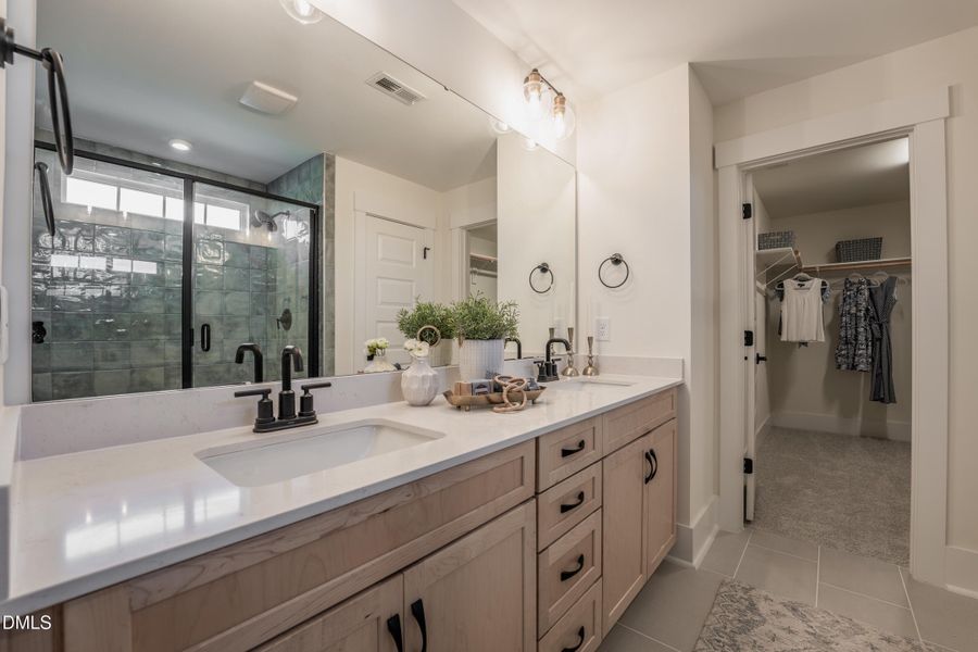 32 HHHunt Homes - Chatham- Primary Bathr 32 HHHunt Homes - Chatham- Primary Bathr