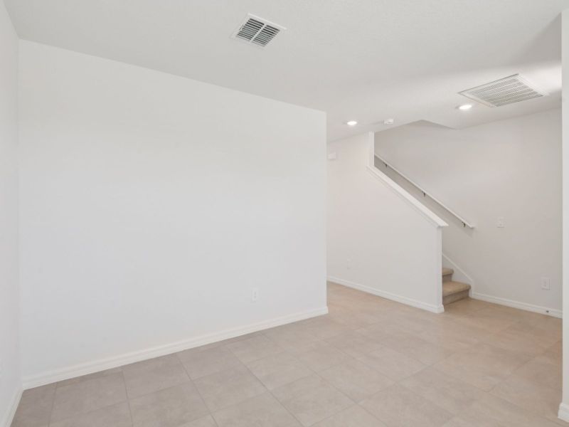 Spacious, unfurnished interior of a new home in Hilltop Vistas, Dade City (Image 15).