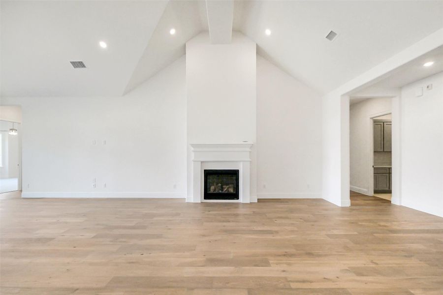 Spacious, unfurnished interior of a new home in Evergreen 70', Conroe (Image 28).