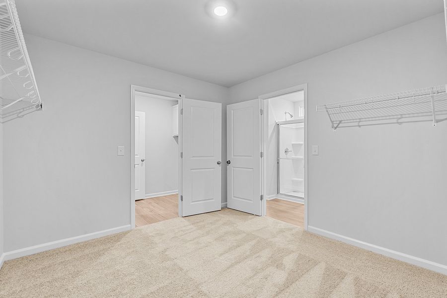 Spacious, unfurnished interior of a new home in Fieldstone, Lexington (Image 21).