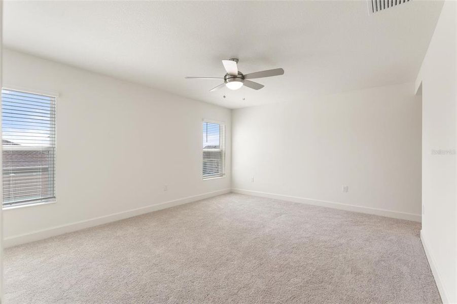 Spacious, unfurnished interior of a new home in , Davenport (Image 12).