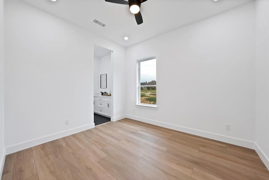 Spacious, unfurnished interior of a new home in , Ovilla (Image 32).