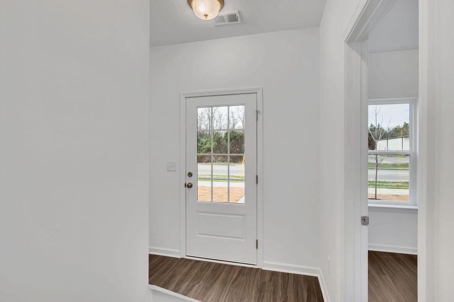 Spacious, unfurnished interior of a new home in Sweetbriar Place, Lebanon (Image 10).