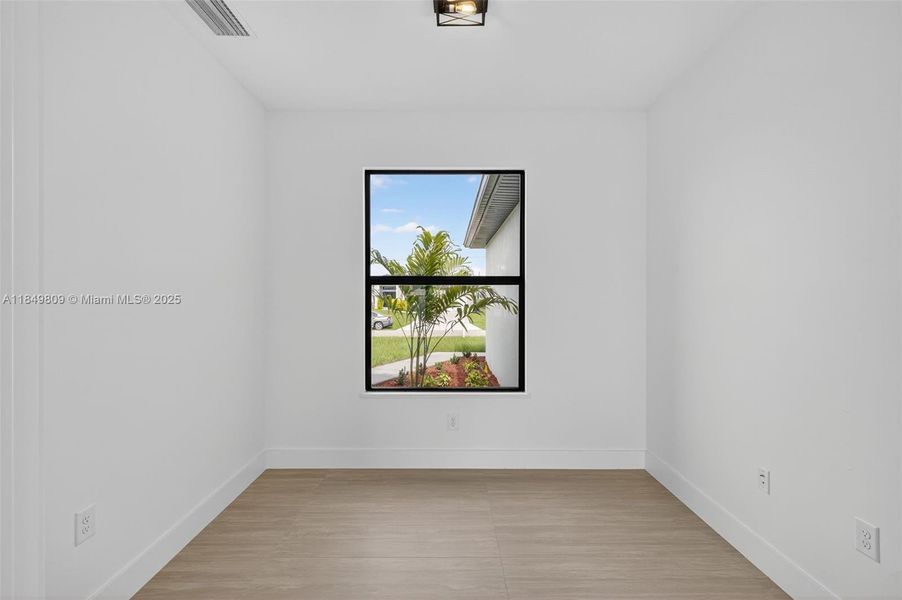 Spacious, unfurnished interior of a new home in , Lehigh Acres (Image 14).