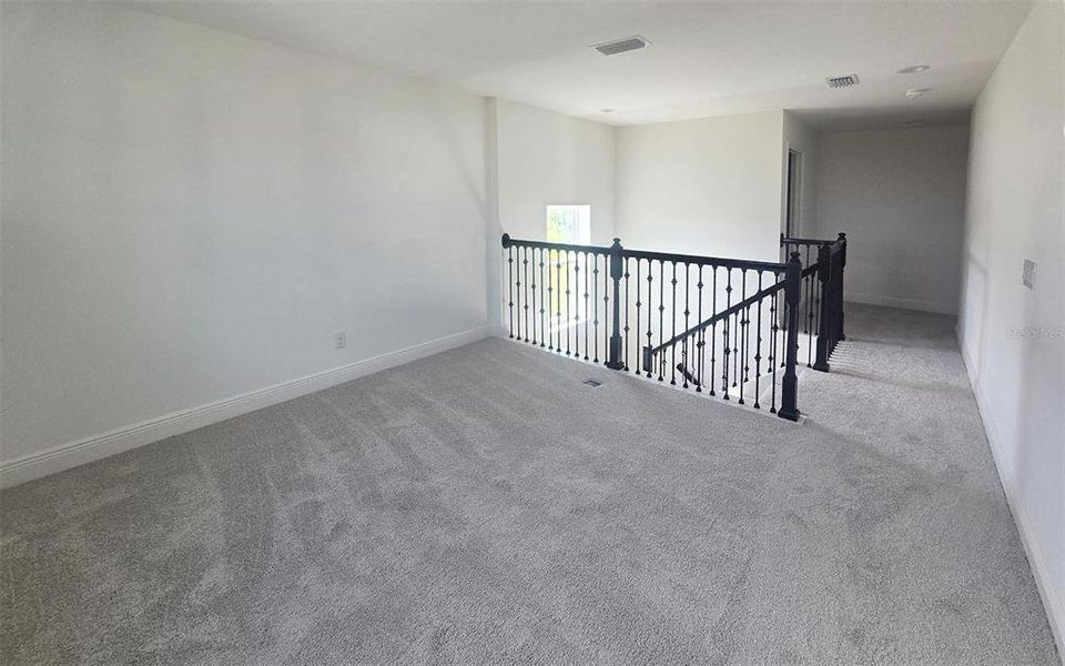 Spacious, unfurnished interior of a new home in Ridgeview, Clermont (Image 7).