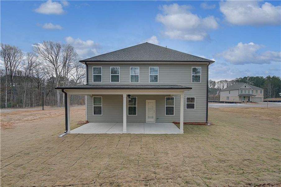 Exterior details and patio area of a home in Hamilton Lakes, Lawrenceville (Image 3).