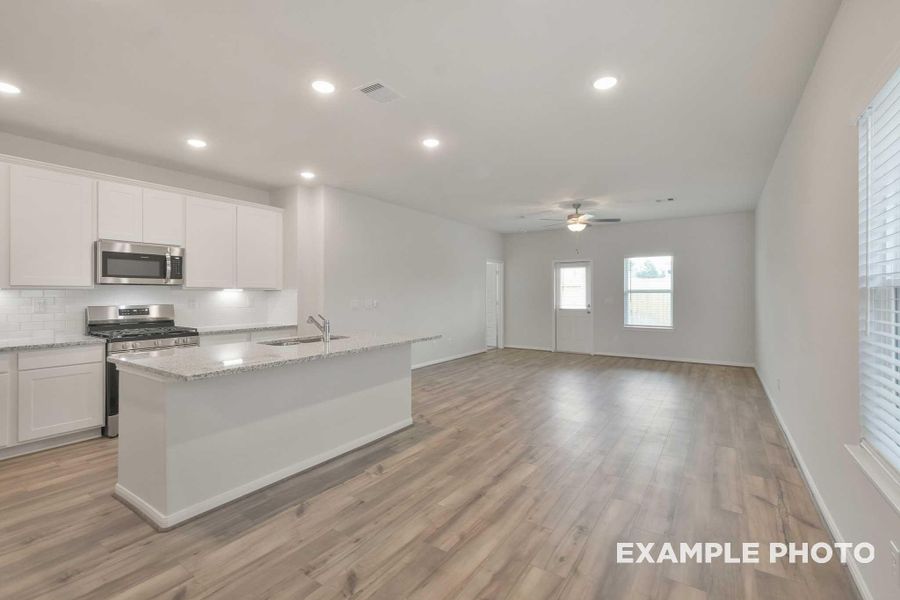 Furnished interior view inside a new home in Spring Branch Crossing, Conroe (Image 15). Furnished interior view inside a new home in Spring Branch Crossing, Conroe (Image 15).