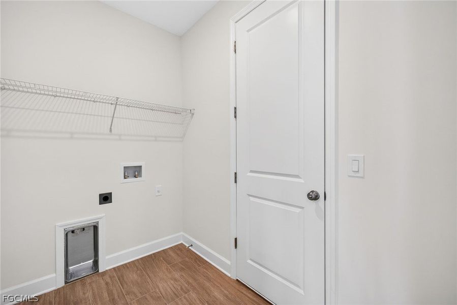 Spacious, unfurnished interior of a new home in Cape Coral, Cape Coral (Image 27).