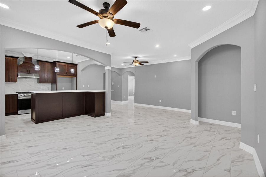 Spacious, unfurnished interior of a new home in , Houston (Image 30).