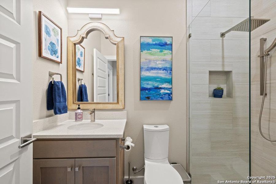 Furnished interior view inside a new home in , Blanco (Image 23).