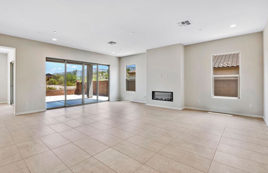 Spacious, unfurnished interior of a new home in Vistoso Canyon Estates, Oro Valley (Image 16).