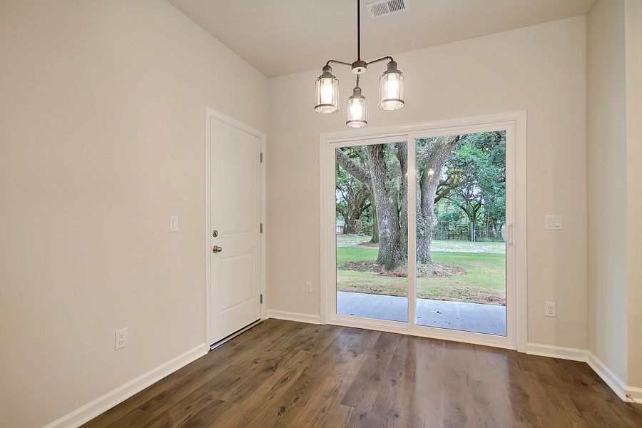 Nichlos Breakfast Area