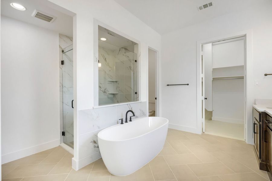 Representative photo of Plan 1647 - Main Bathroom Representative photo of Plan 1647 - Main Bathroom