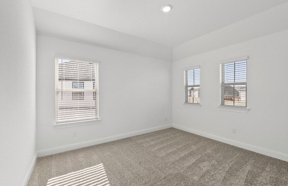 Spacious, unfurnished interior of a new home in Santa Rita Ranch, Liberty Hill (Image 52).