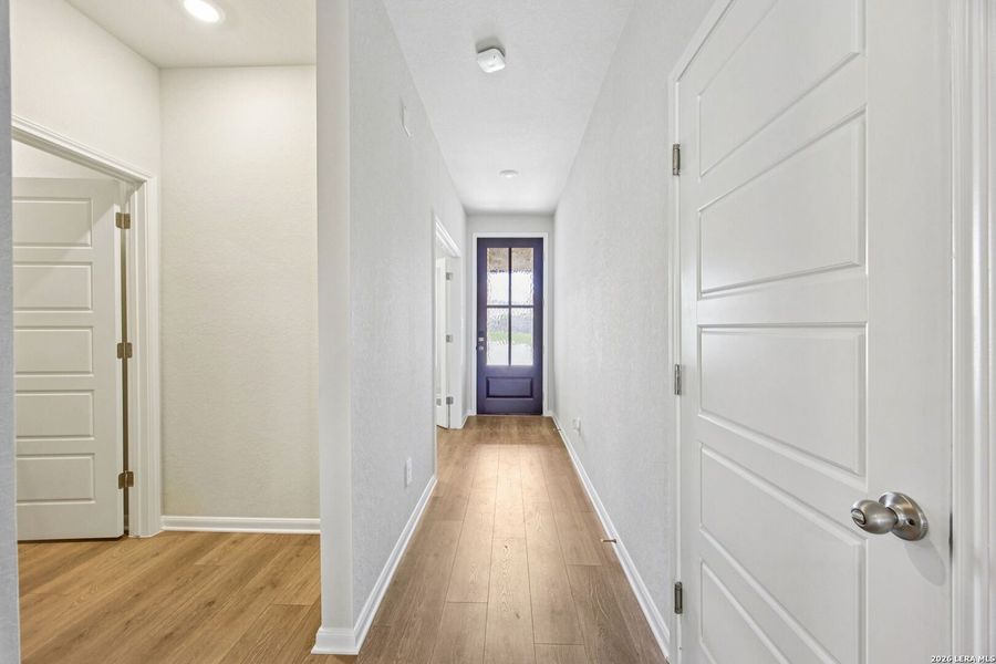 Spacious, unfurnished interior of a new home in Arcadia Ridge - Premier Series, San Antonio (Image 34).