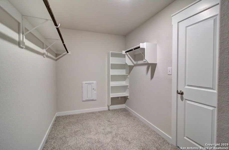 Spacious, unfurnished interior of a new home in Cloud Country, New Braunfels (Image 14).