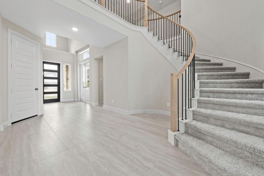 Spacious, unfurnished interior of a new home in Fulshear Lakes, Fulshear (Image 15).