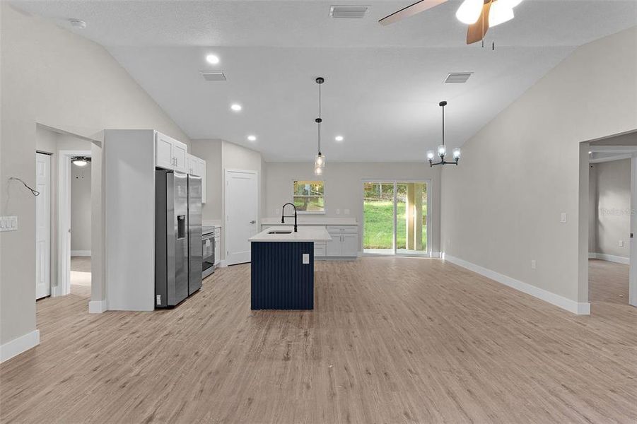 Spacious, unfurnished interior of a new home in , Citrus Springs (Image 33).