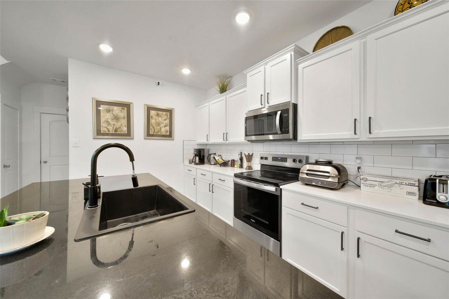 Furnished interior view inside a new home in , Tomball (Image 14).