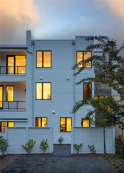 Condo located in Chattahoochee Hills, GA showcasing its design and architecture (Image 4).