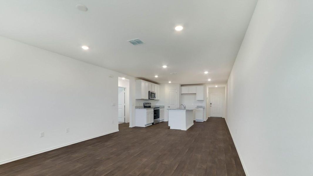 Spacious, unfurnished interior of a new home in Palomino, Manor (Image 13).