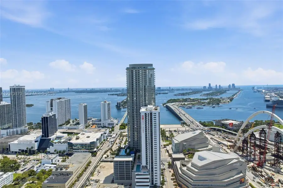 Condo located in Miami, FL showcasing its design and architecture (Image 24).