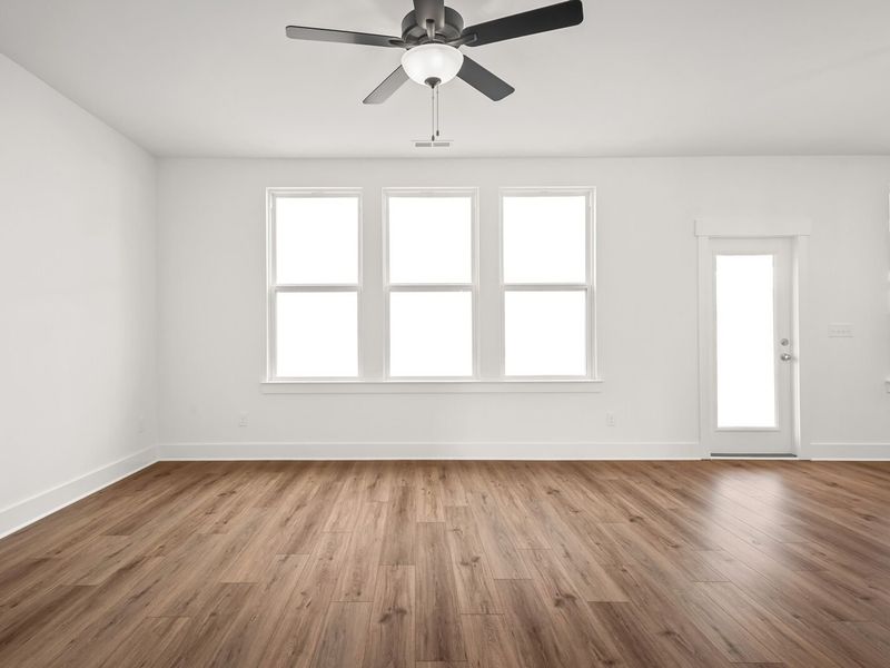 Spacious, unfurnished interior of a new home in Woods Crossing, Gallatin (Image 30).