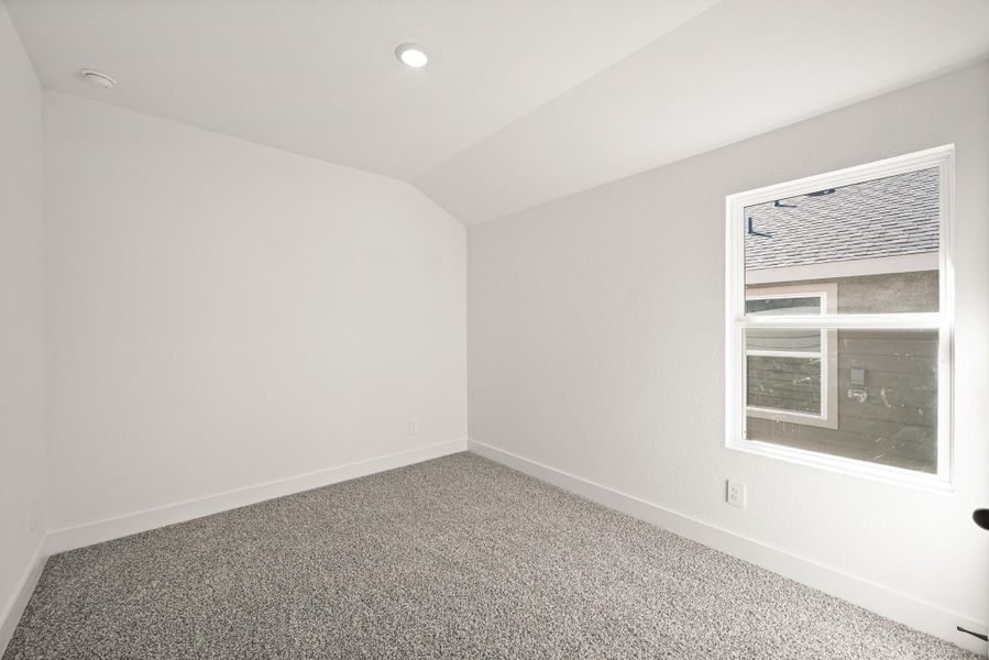 Spacious, unfurnished interior of a new home in Chapel Lakes, Montgomery (Image 24).