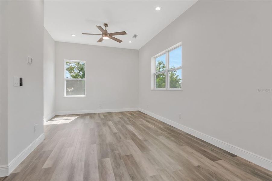 Spacious, unfurnished interior of a new home in , Tampa (Image 25).