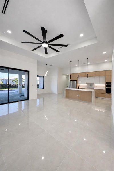 Spacious, unfurnished interior of a new home in , Cape Coral (Image 18).