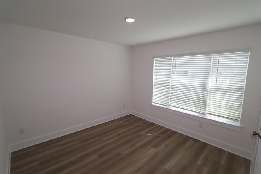 Spacious, unfurnished interior of a new home in Lago Mar, Santa Fe (Image 18).