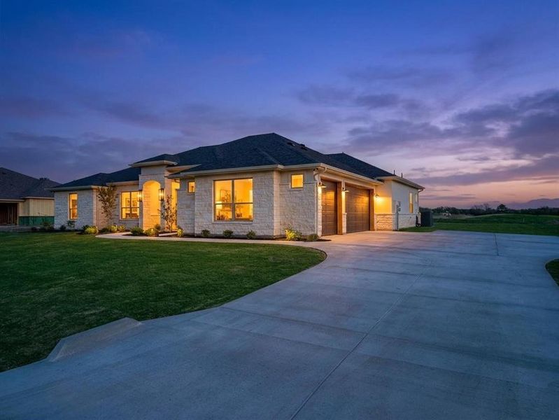 Exterior details and patio area of a home in , Glen Rose (Image 25).