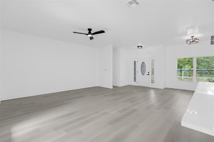 Spacious, unfurnished interior of a new home in , Weeki Wachee (Image 17).