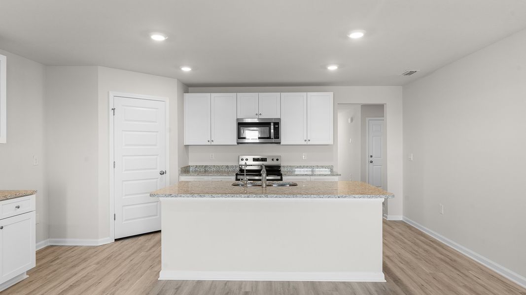Furnished interior view inside a new home in Liberty, Panama City (Image 8).