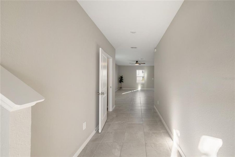 Spacious, unfurnished interior of a new home in , Bradenton (Image 15).