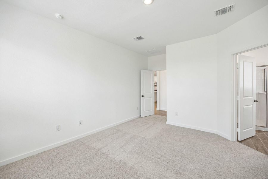 Spacious, unfurnished interior of a new home in Windcress, Cove (Image 14).