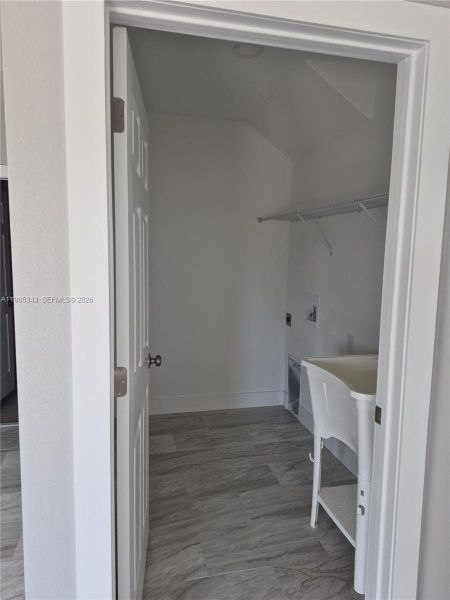 Spacious, unfurnished interior of a new home in , Cape Coral (Image 18).