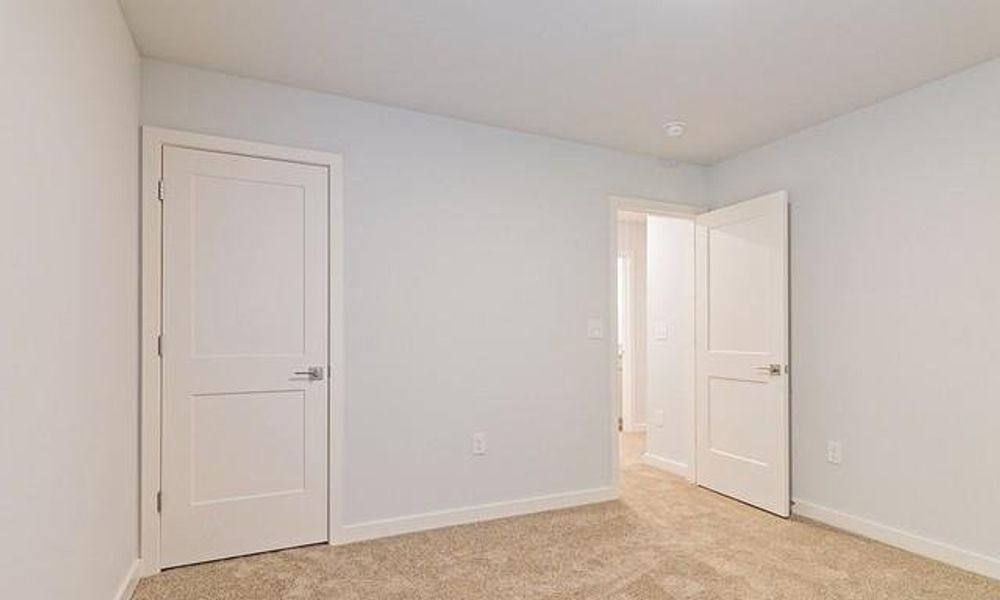 Spacious, unfurnished interior of a new home in Campground Crossing, McDonough (Image 17).