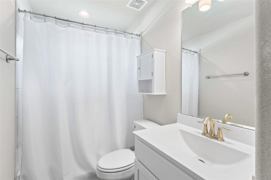 Furnished interior view inside a new home in Wedgewood Forest, Conroe (Image 21). Furnished interior view inside a new home in Wedgewood Forest, Conroe (Image 21).