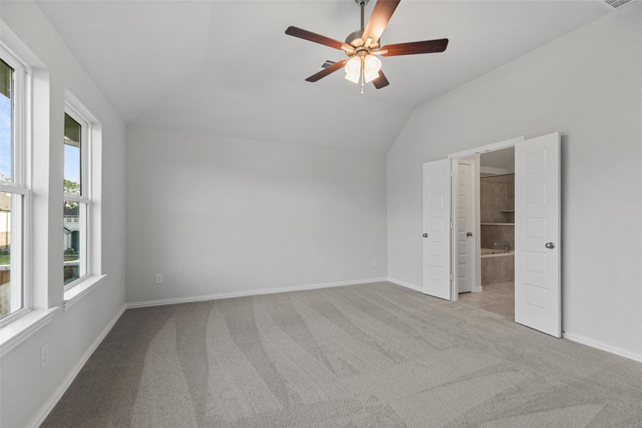 Spacious, unfurnished interior of a new home in Park at Eldridge, Sugar Land (Image 30). Spacious, unfurnished interior of a new home in Park at Eldridge, Sugar Land (Image 30).
